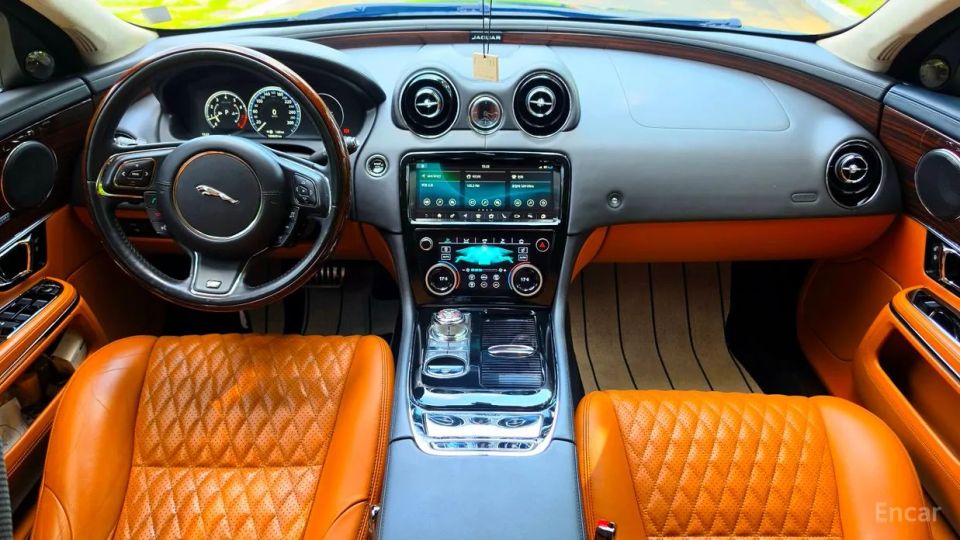 Jaguar XJ