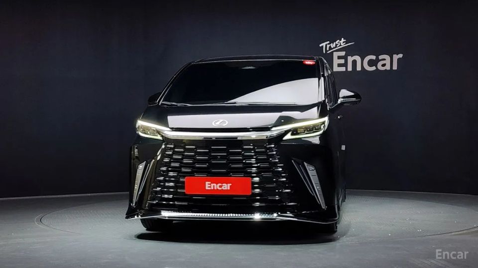 Lexus LM
