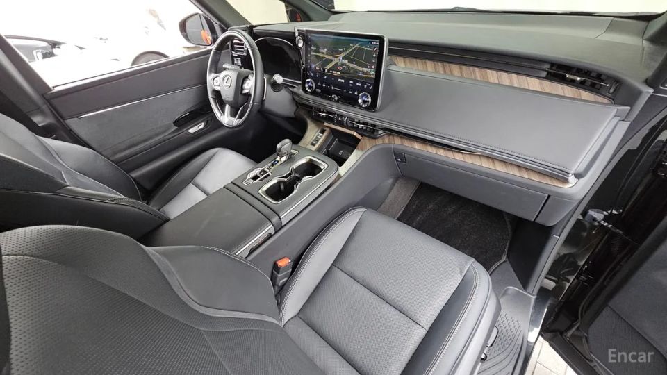 Lexus LM