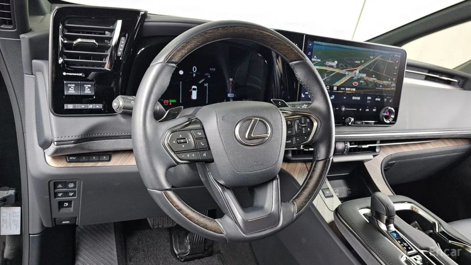 Lexus LM