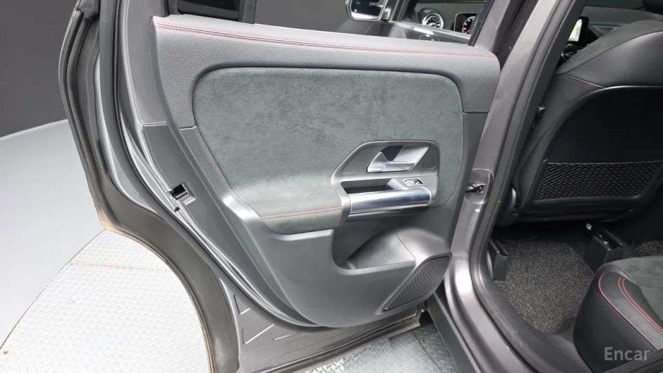 Mercedes-Benz GLA-Class