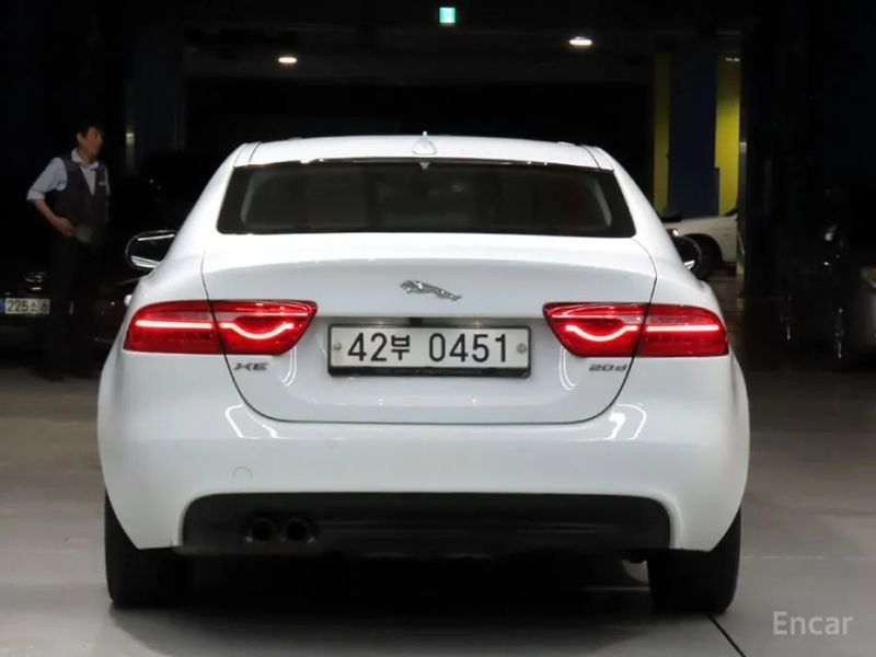 Jaguar XE