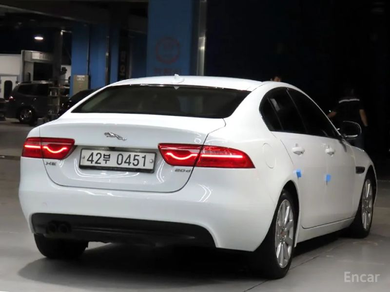 Jaguar XE