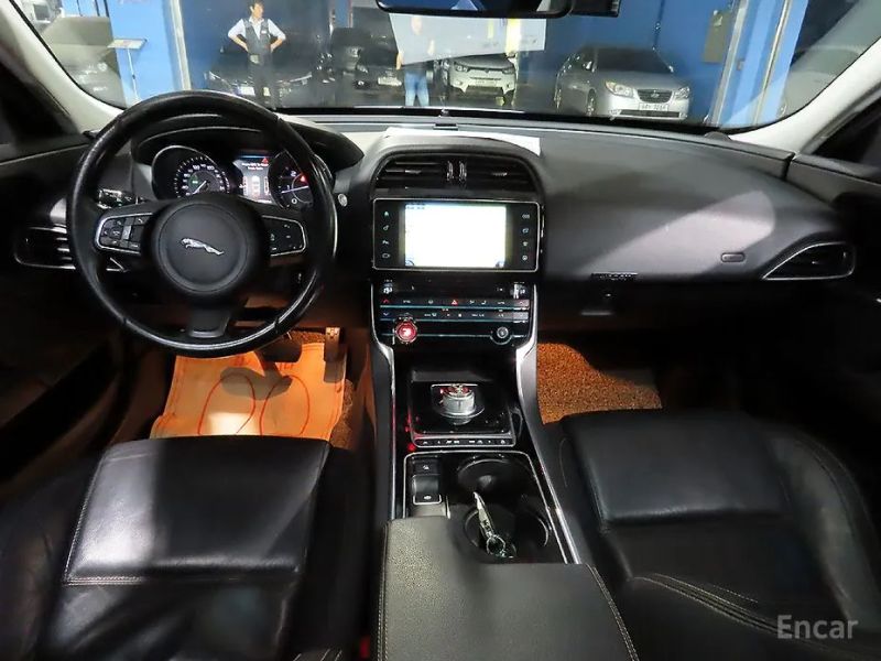 Jaguar XE