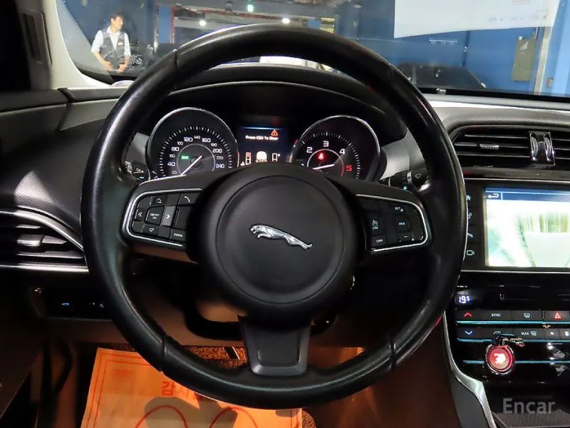 Jaguar XE