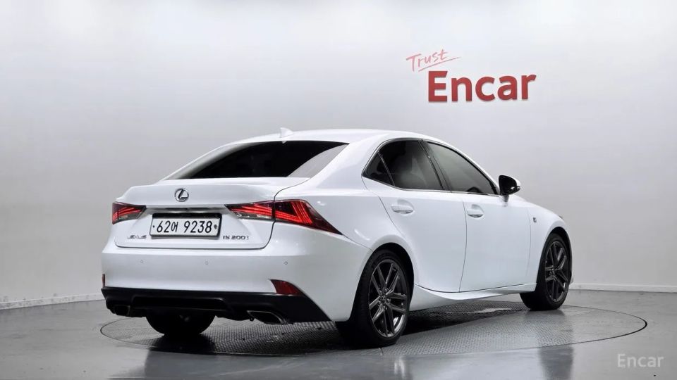 Lexus IS