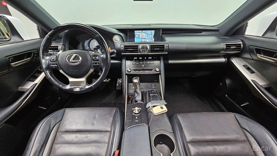 Lexus IS