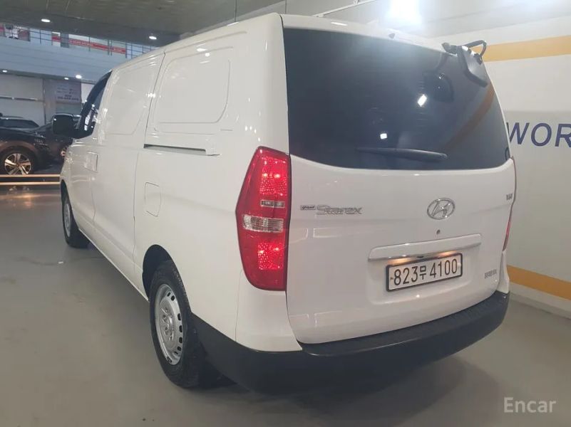 Hyundai Starex