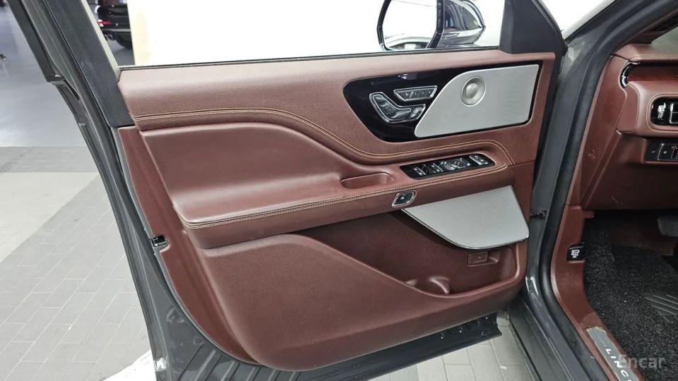 Lincoln Aviator