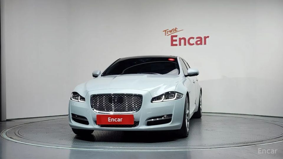 Jaguar XJ