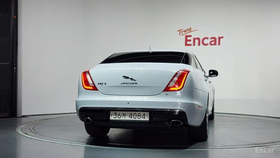 Jaguar XJ
