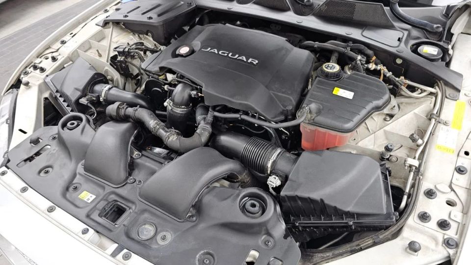 Jaguar XJ