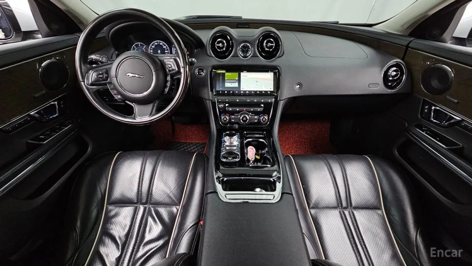 Jaguar XJ