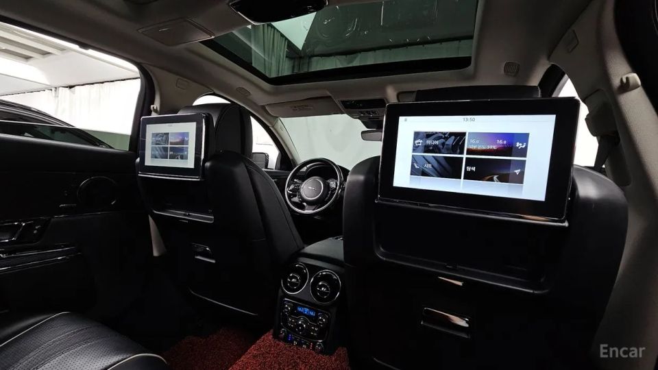 Jaguar XJ