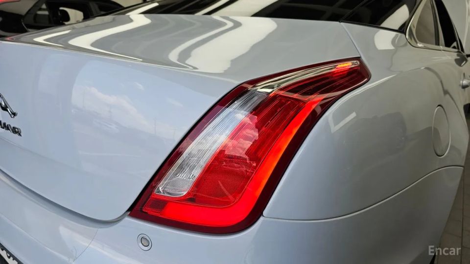 Jaguar XJ