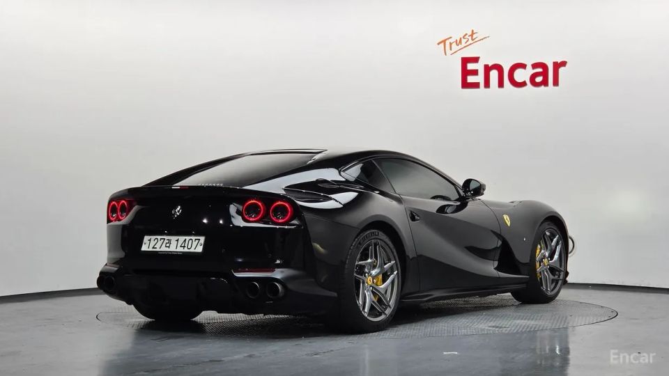 Ferrari 812