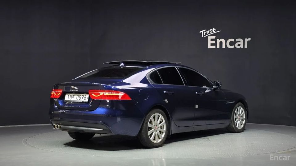 Jaguar XE