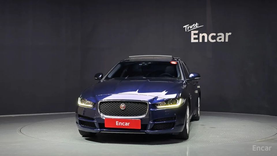 Jaguar XE
