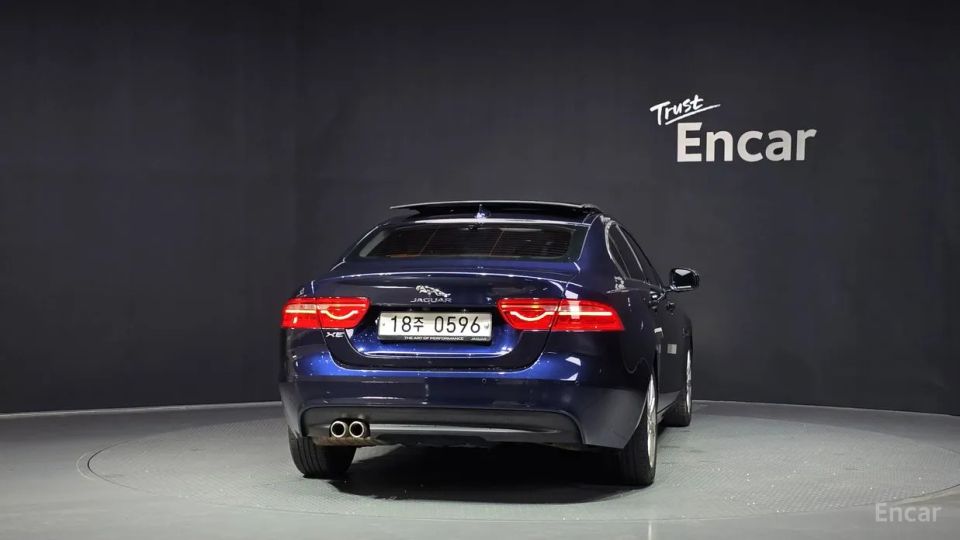 Jaguar XE