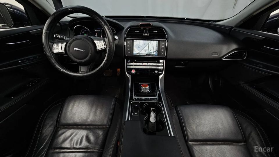 Jaguar XE