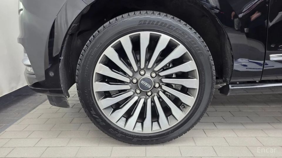 Lincoln Navigator