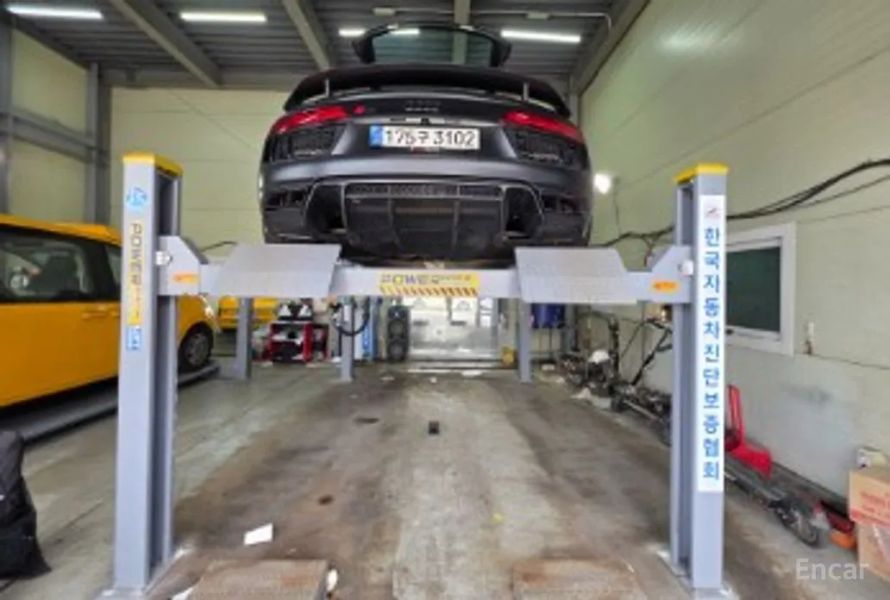 Audi R8