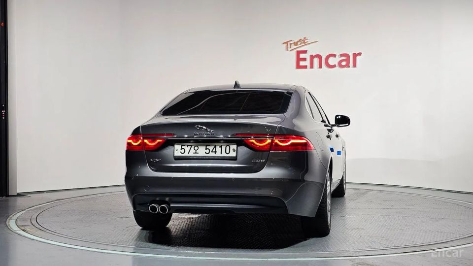 Jaguar xf