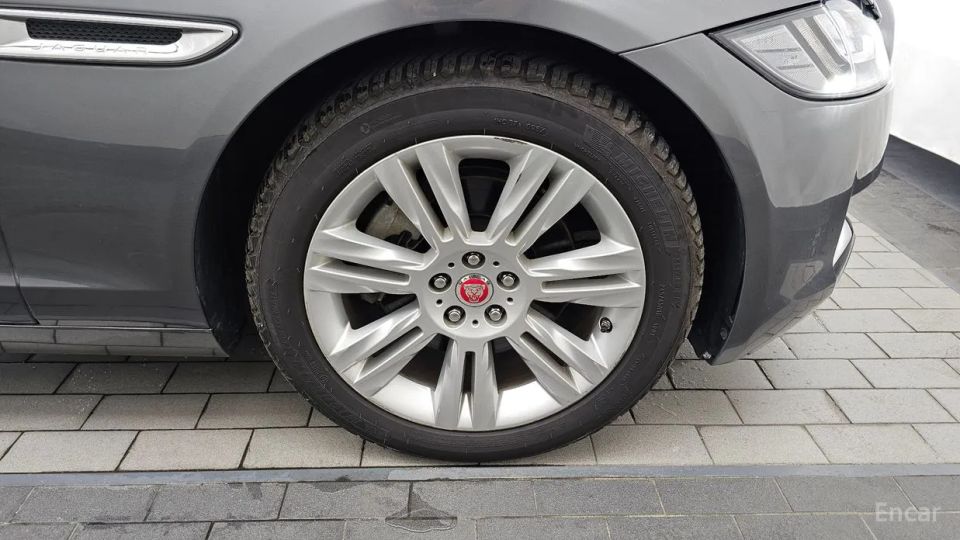 Jaguar xf