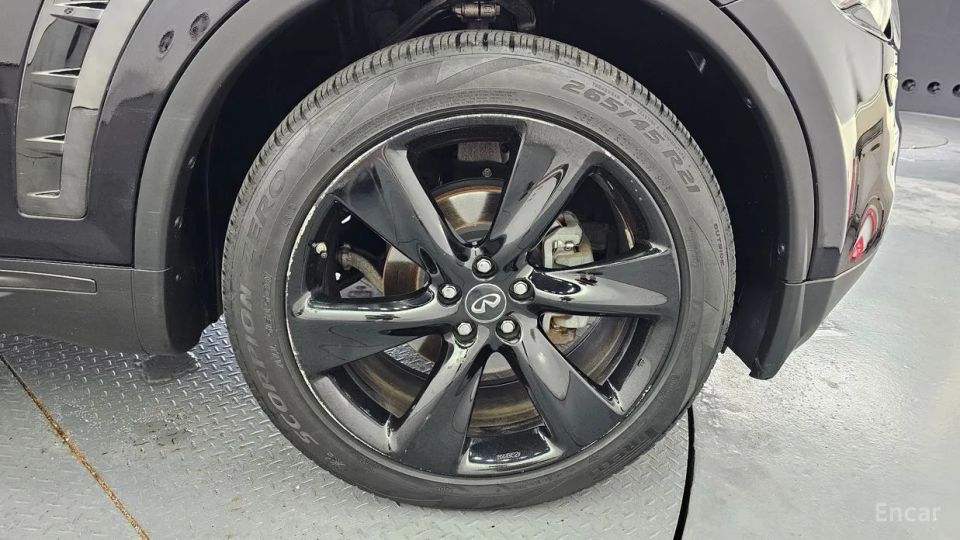 Infiniti QX70