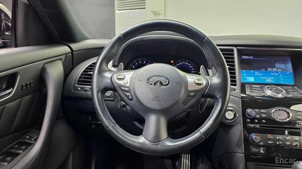 Infiniti QX70