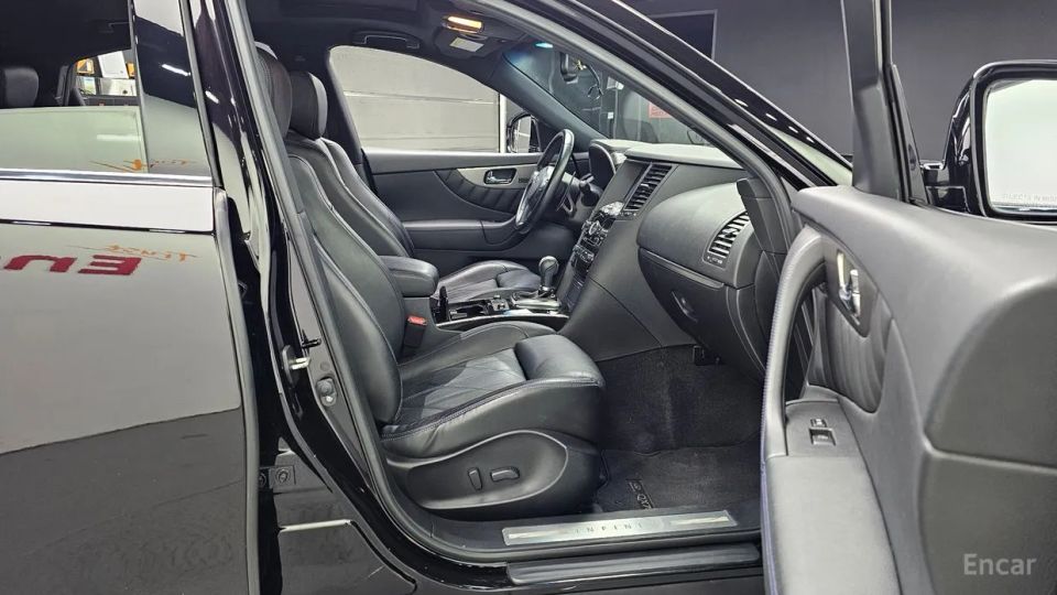 Infiniti QX70