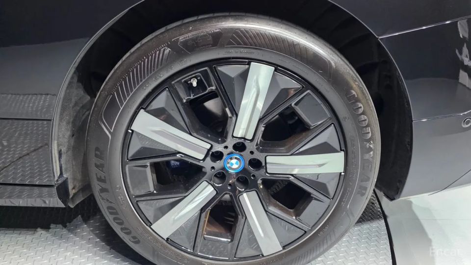 BMW ix