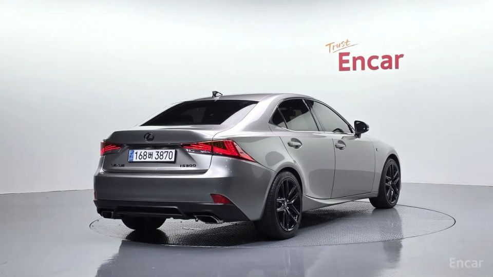 Lexus IS