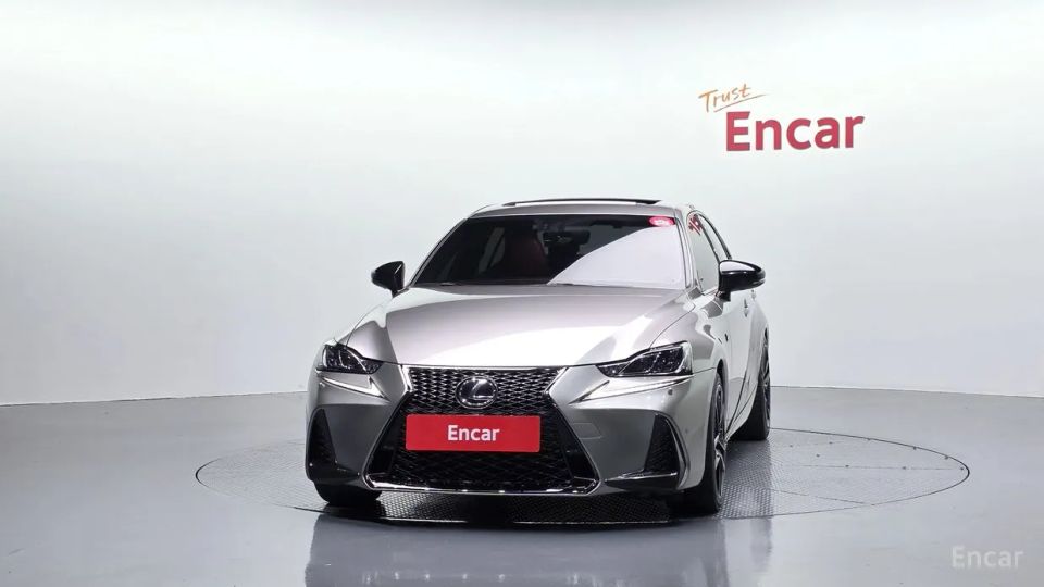 Lexus IS
