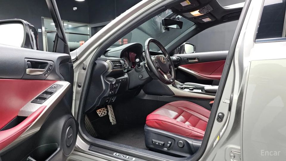 Lexus IS