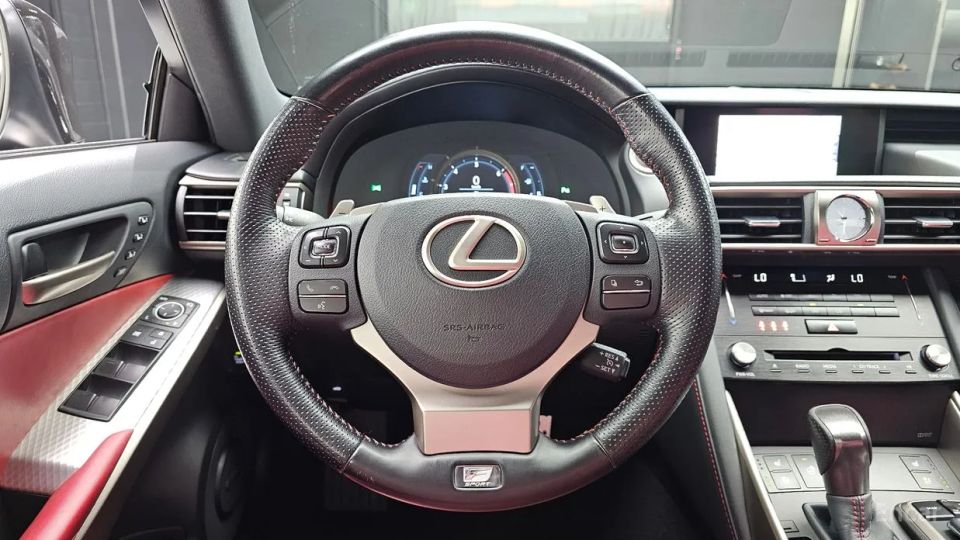 Lexus IS