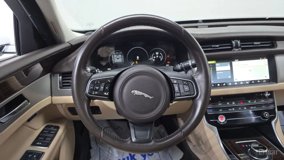 Jaguar xf