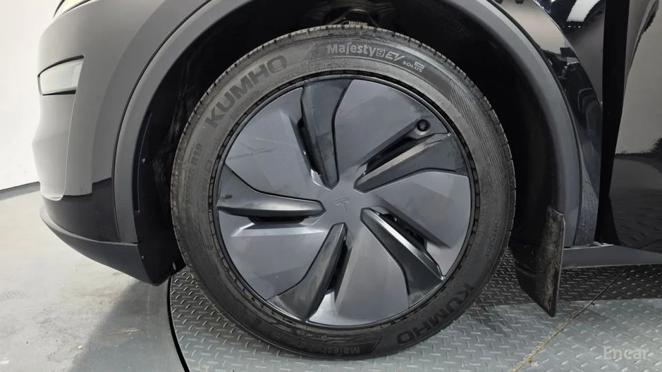 Tesla model-y