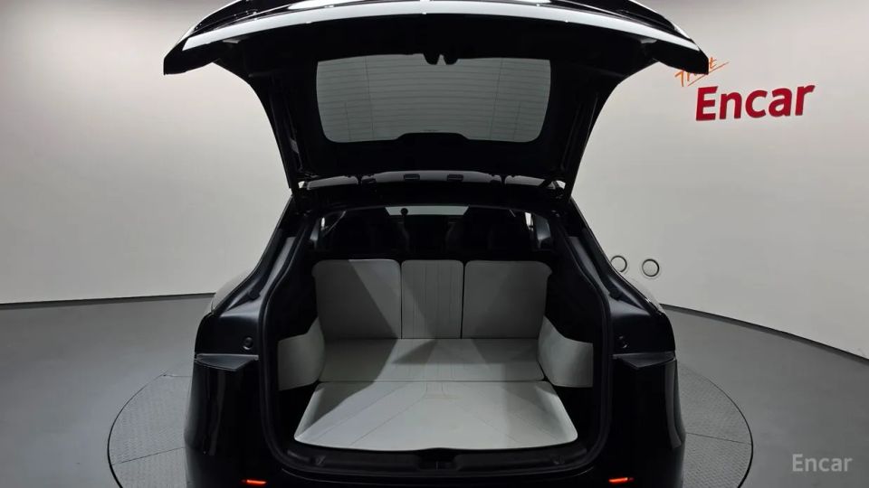 Tesla model-y
