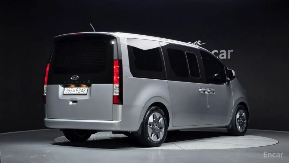 Hyundai Staria