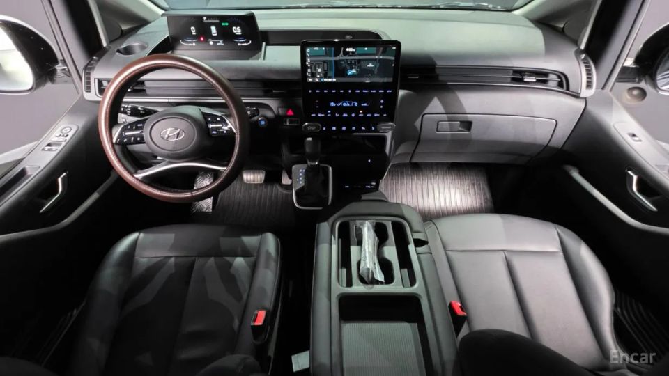 Hyundai Staria