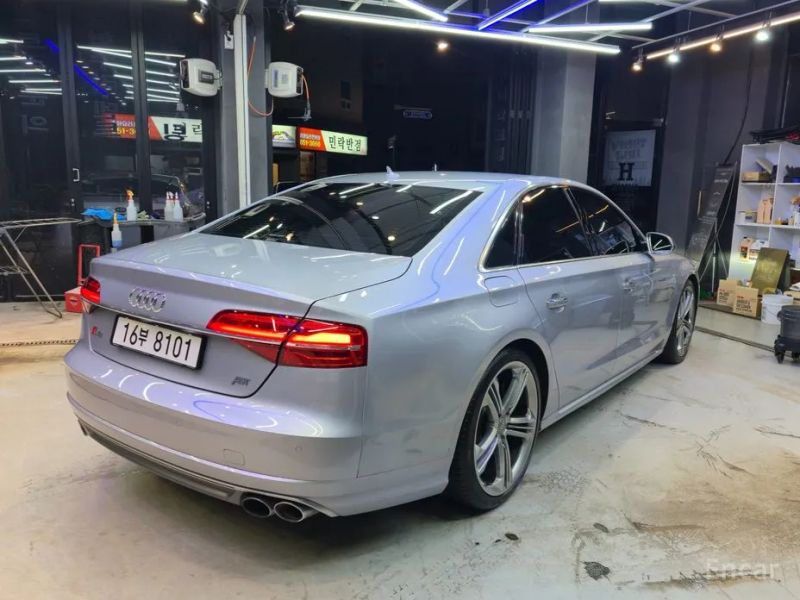 Audi S8
