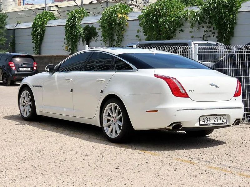 Jaguar XJ