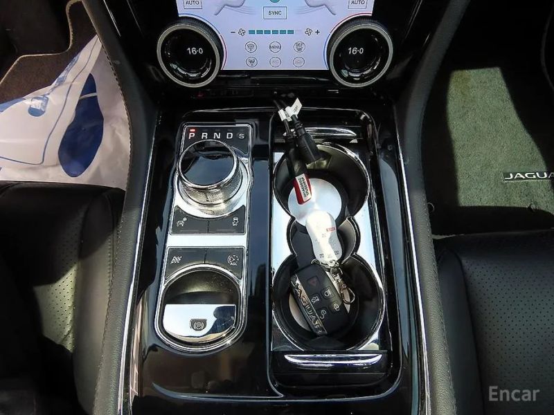 Jaguar XJ