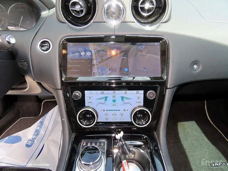 Jaguar XJ