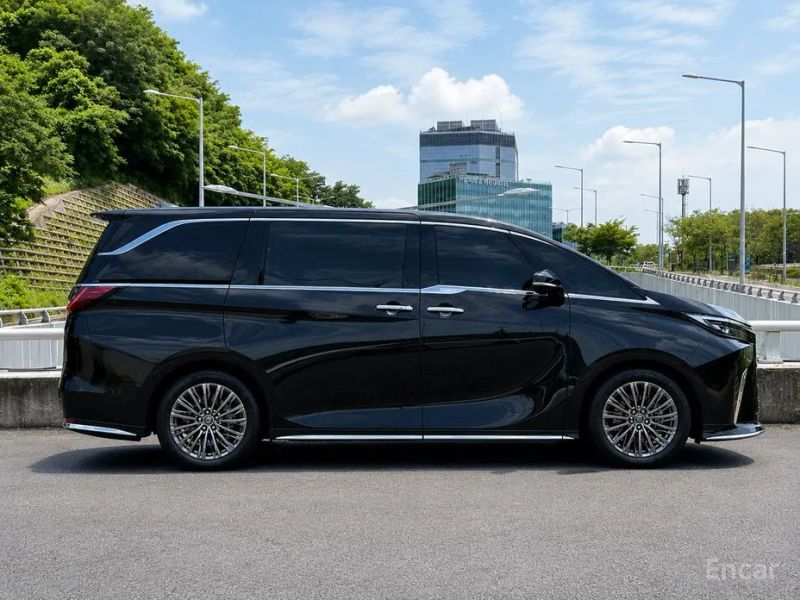 Lexus LM