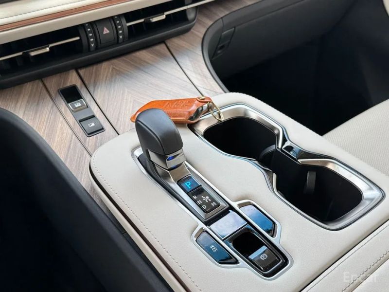Lexus LM