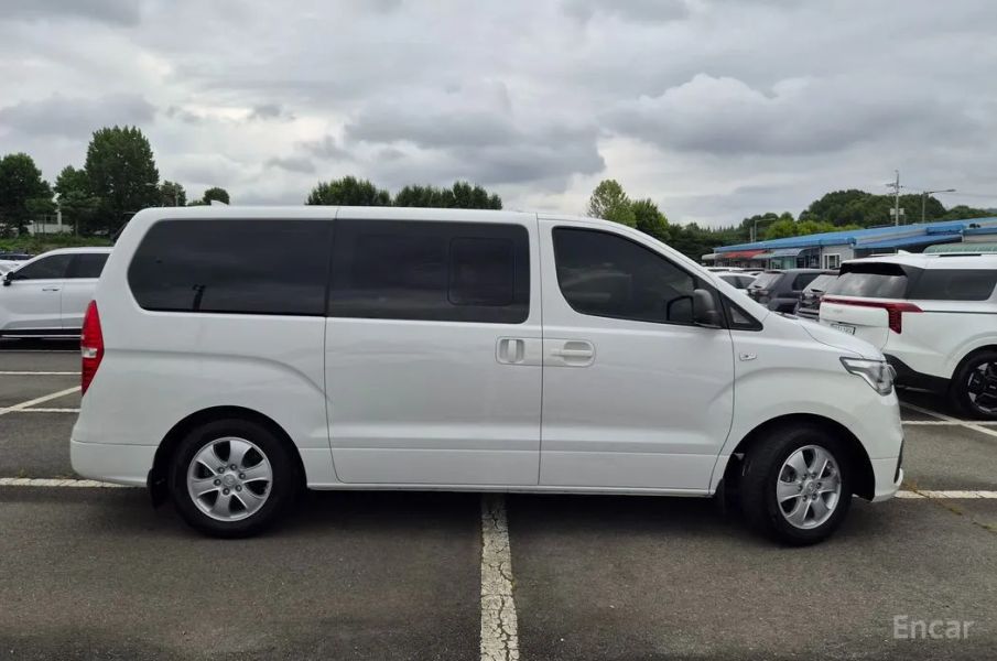 Hyundai Starex
