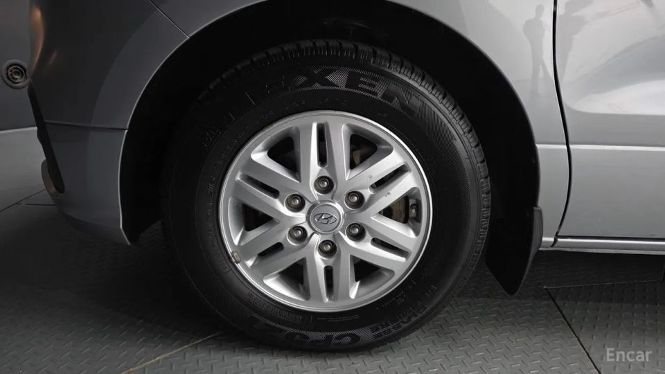 Hyundai Starex