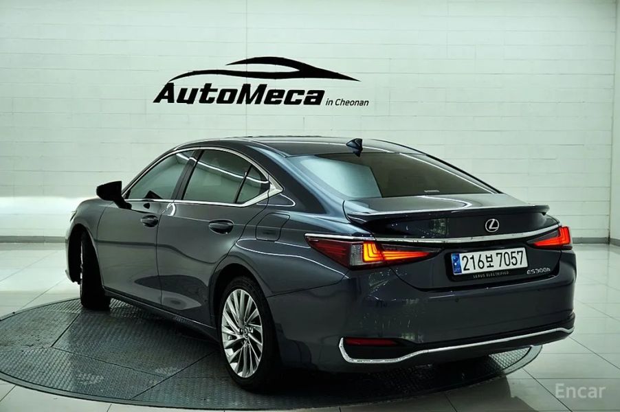 Lexus ES